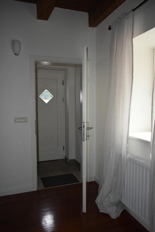Small House In Vipava Valley Экстерьер фото